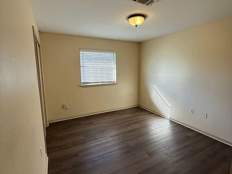 8181-8183 Jefferson Park Dr — Photo 10