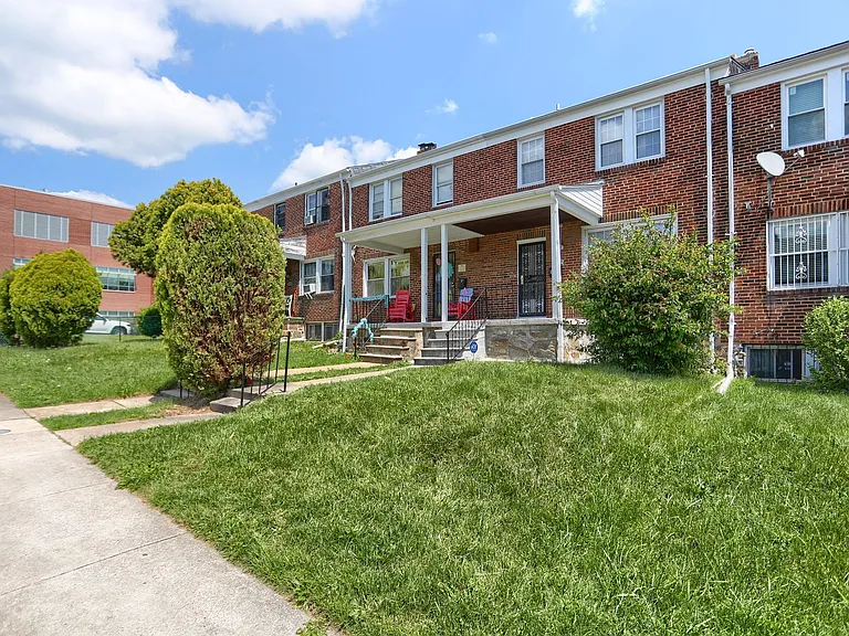 1323 N Kenwood Ave — Photo 26