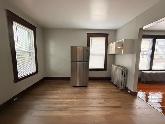 3rd image of 24 Hallock Ave #B3