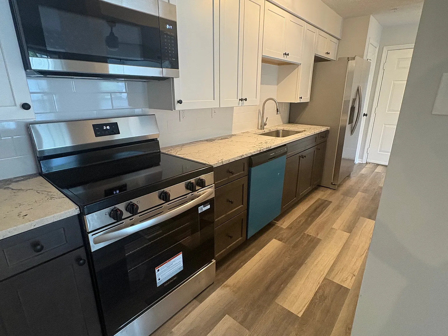 2 bed, 960 sqft, $2,200 — Photo 2