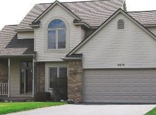 2874 Simsbury Dr, Pinckney, MI 48169