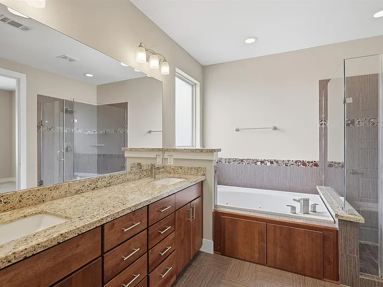 1535 Malone St — Photo 16