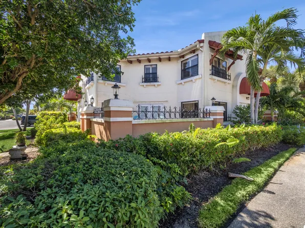 15 Uno Lago Drive #15, Juno Beach, FL 33408