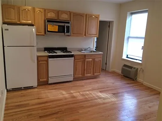 Rented by Kian Realty | media 17