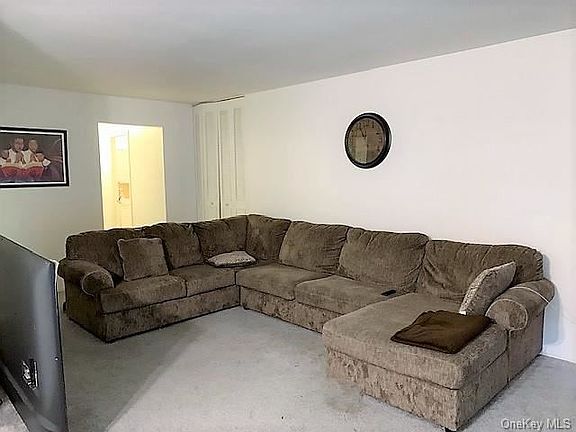 3rd image of 424 Carpenter Ave APT 9