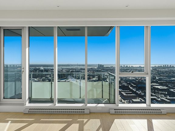 2nd image of 1450 Boulevard Rena Lavesque #O3609