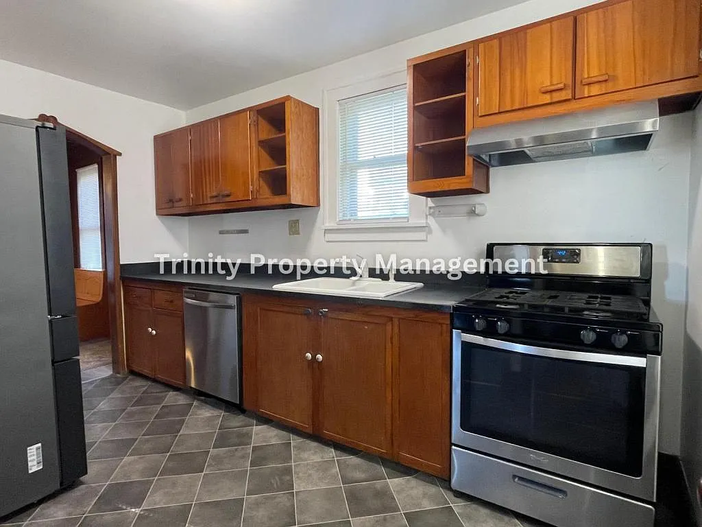 Building Photo - 609 Duff Ave