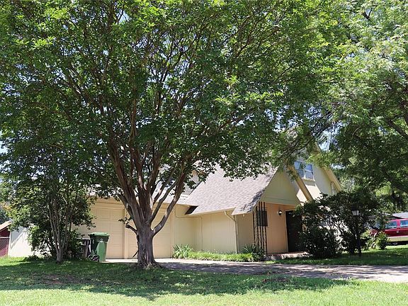 3rd image of 772 Ponderosa Dr