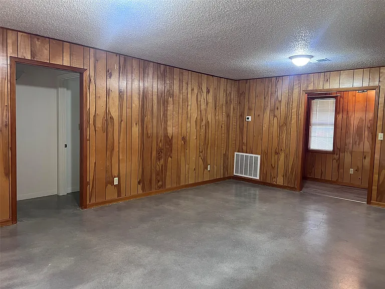 626 N Resident St — Photo 8