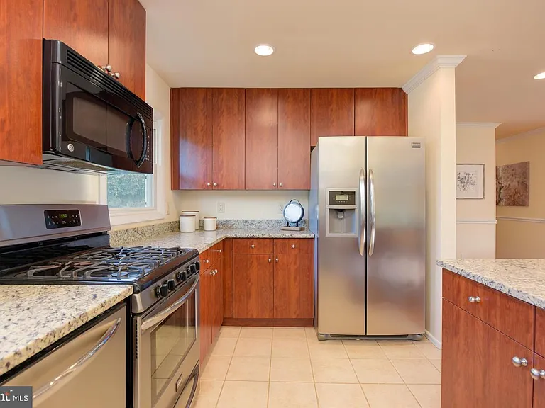 8506 Wagon Wheel Rd — Photo 10