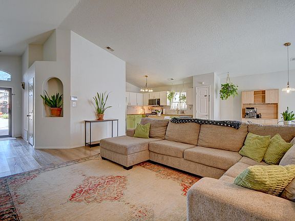 5th image of 2109 Margarita Dr SE