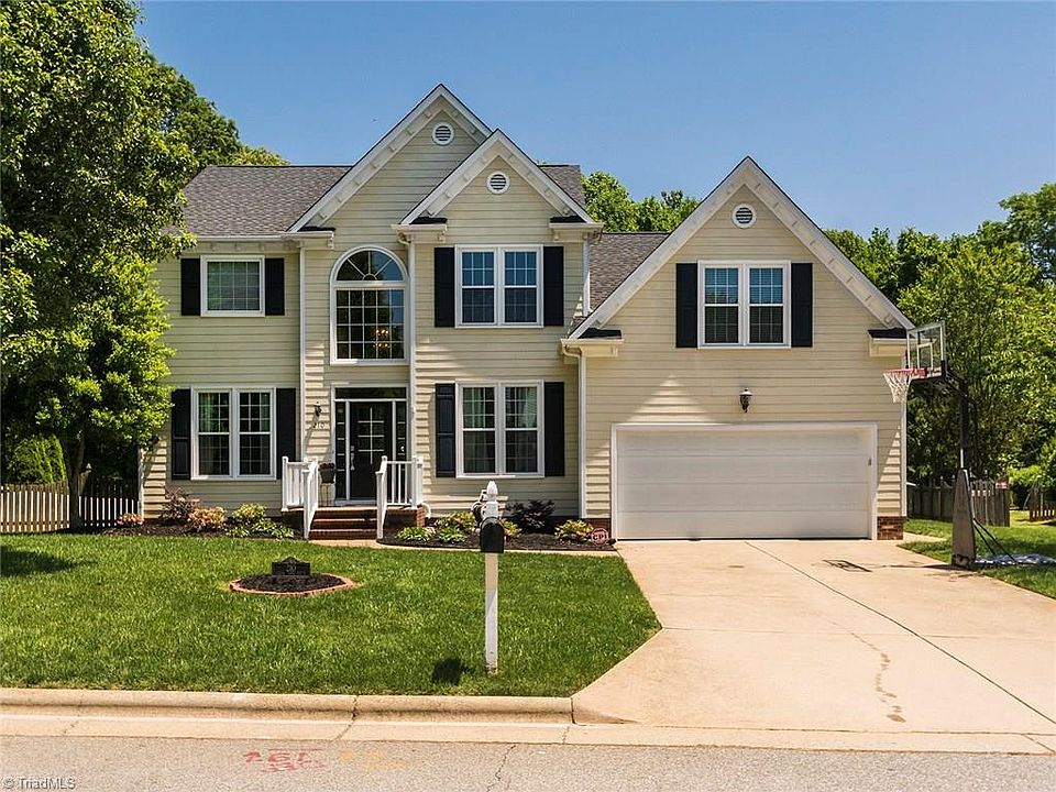 2nd image of 210 Lucas Park Dr