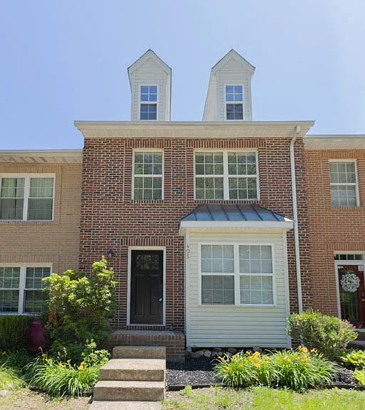405 Lakeview Ct — Photo 1