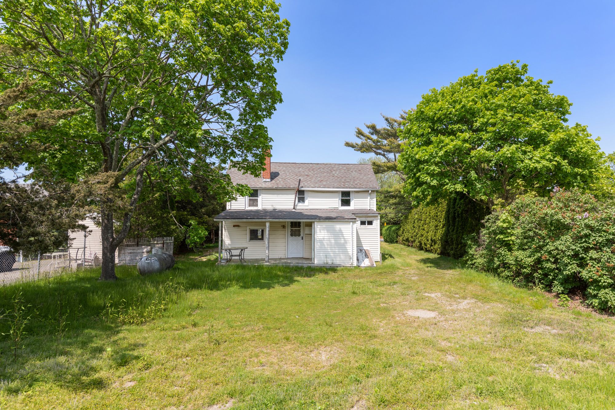 8 Bay Ave, East Quogue, NY 11942 Out East