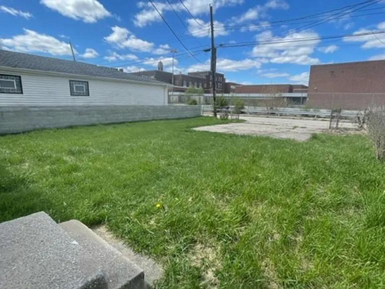 2378 Jackson St — Photo 15