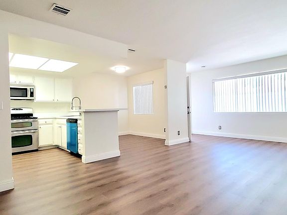 3rd image of 2447 Huntington Dr APT 10