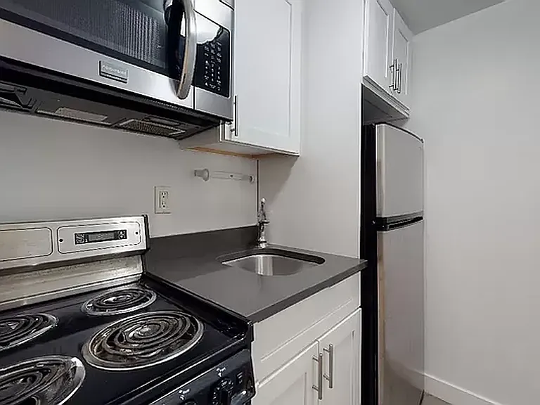 402 E 83rd St #5A — Photo 6
