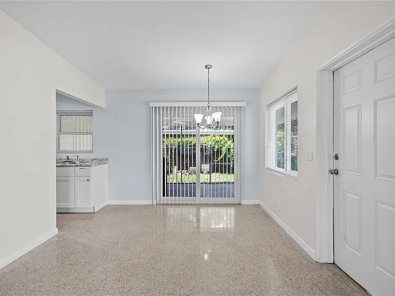 5212 N Indiana Ave — Photo 15