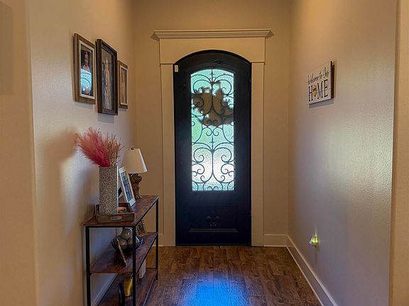 2nd image of 605 Norris Ln