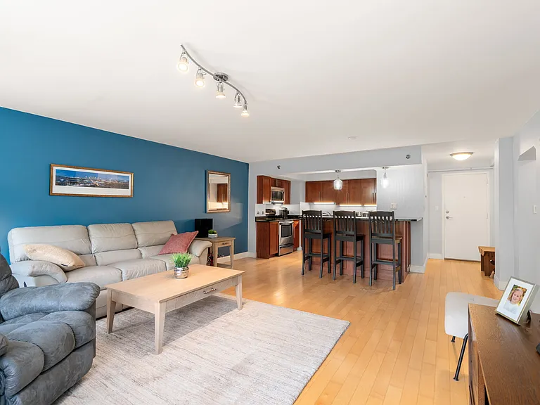 1600 Beacon St #807 — Photo 4