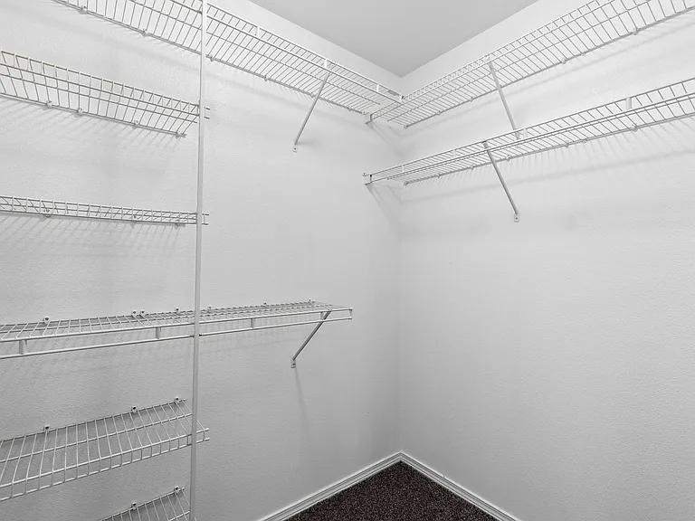 Vessey Park Apartments — Photo 15