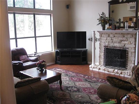 3rd image of 221 Turtle Creek Dr
