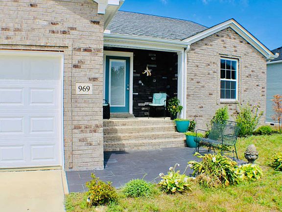 4th image of 969 Auckland Ave