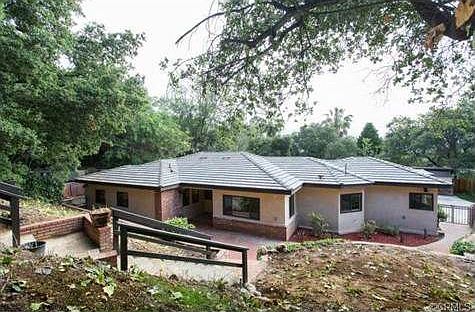 1st image of 1073 Oxford Way