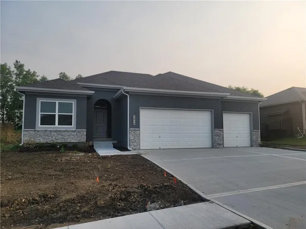 1010 Fox Trot Dr, Odessa, MO 64076