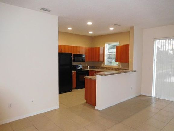 5th image of 1702 Seminole Palms Dr