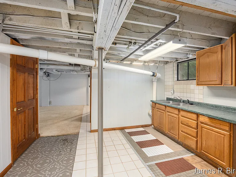 529 Avery St — Photo 34