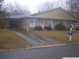 18 Acorn Rd #B, Manahawkin, NJ 08050