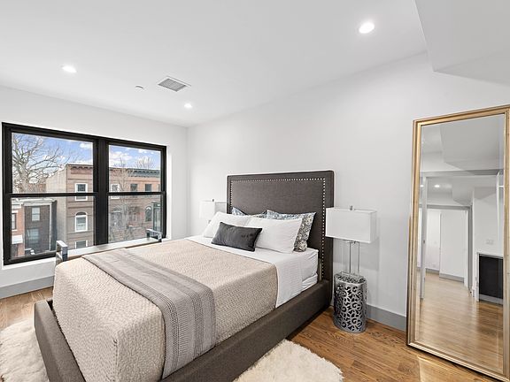 3rd image of 850 Putnam Ave #2F