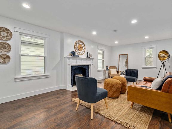 3rd image of 114 E Lincoln Ave