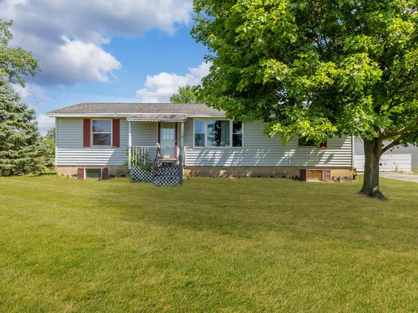 928 E County Line Rd, Grant Park, IL 60940