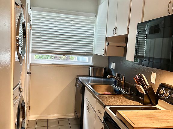 3rd image of 1475 Terra Nova Blvd