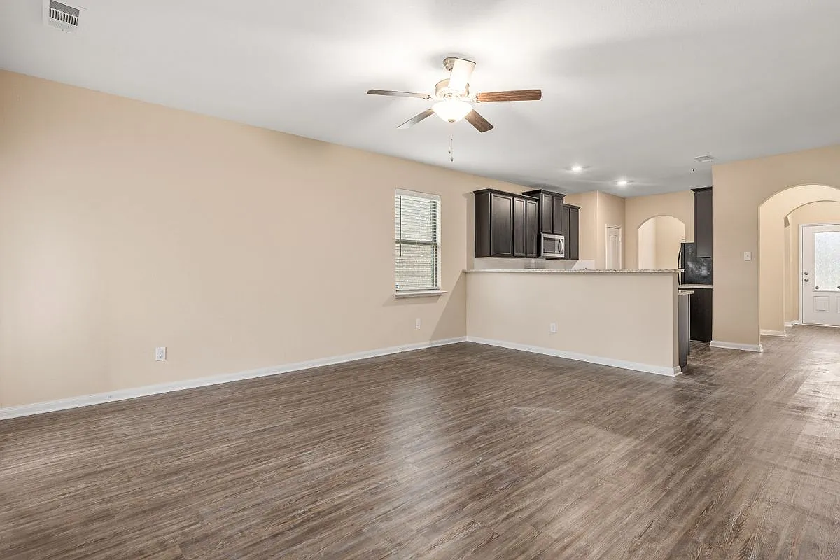 3 bed, 2.0 bath, 1619 sqft, $1,850 — Photo 3