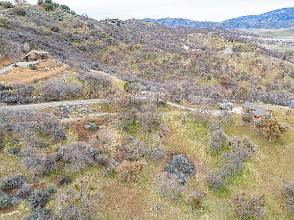 3rd image of Lusanne Ct