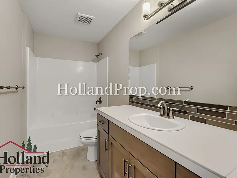 131 NE 30th Ave — Photo 21