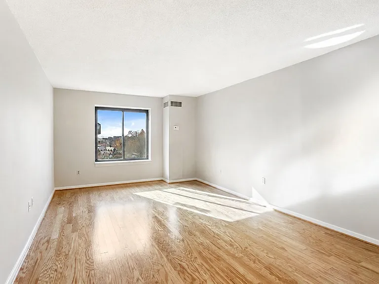 2111 Wisconsin Ave NW #615 — Photo 4