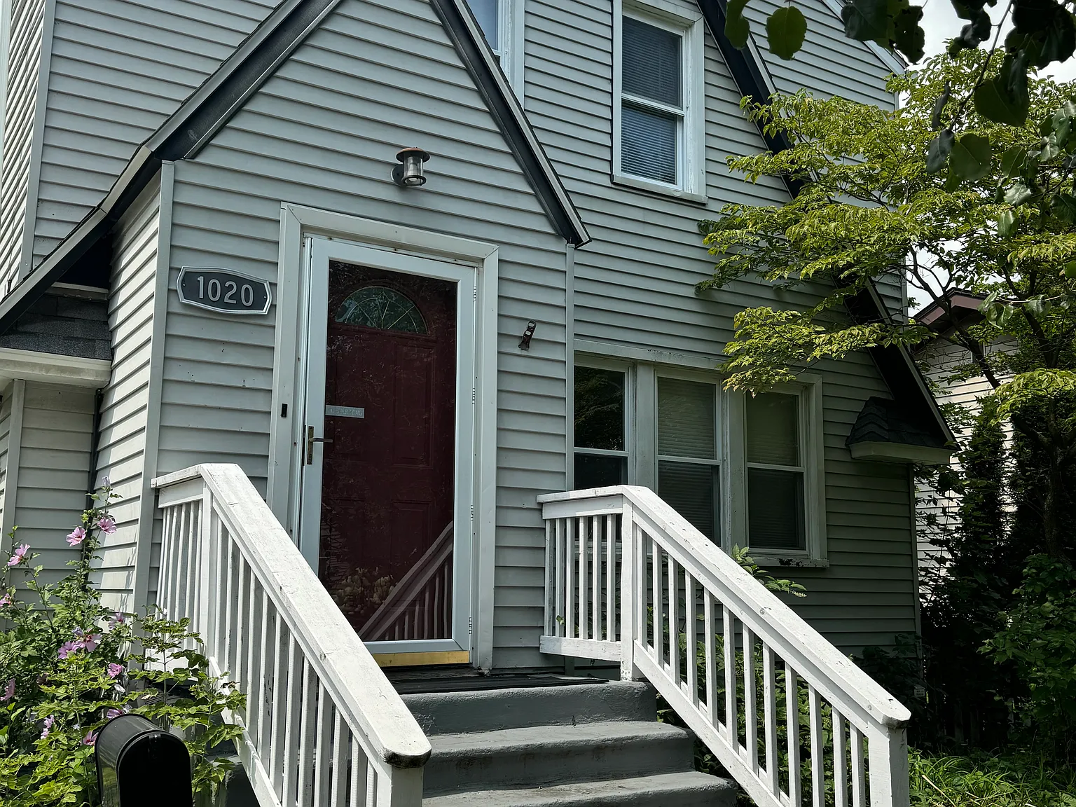 3 bed, 1131 sqft, $1,950 — Photo 2
