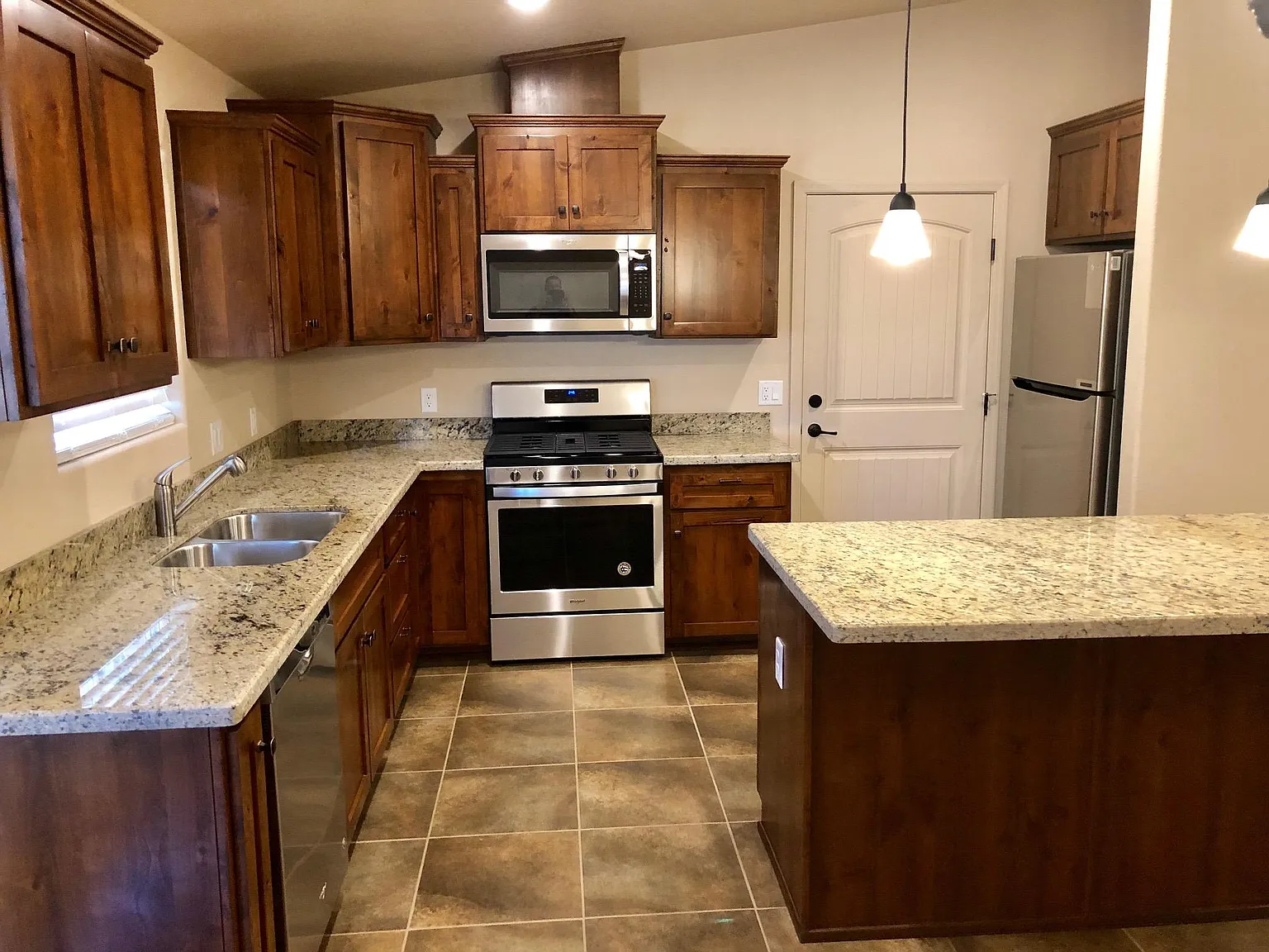 3 bed, 1300 sqft, $1,675 — Photo 3
