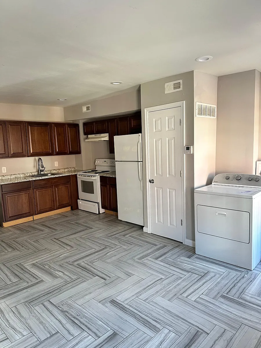 Building Photo - 1610 W Stiles St #2
