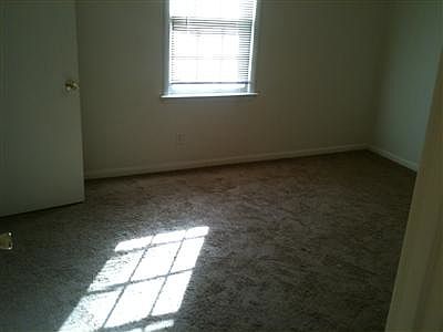4th image of 3015 Forest Hills Cir APT G
