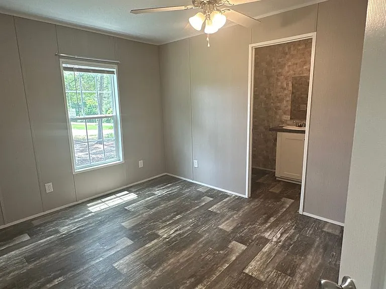 1335 Bell Ave — Photo 5