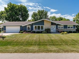 882 E Petunia Ln, Beloit, WI 53511