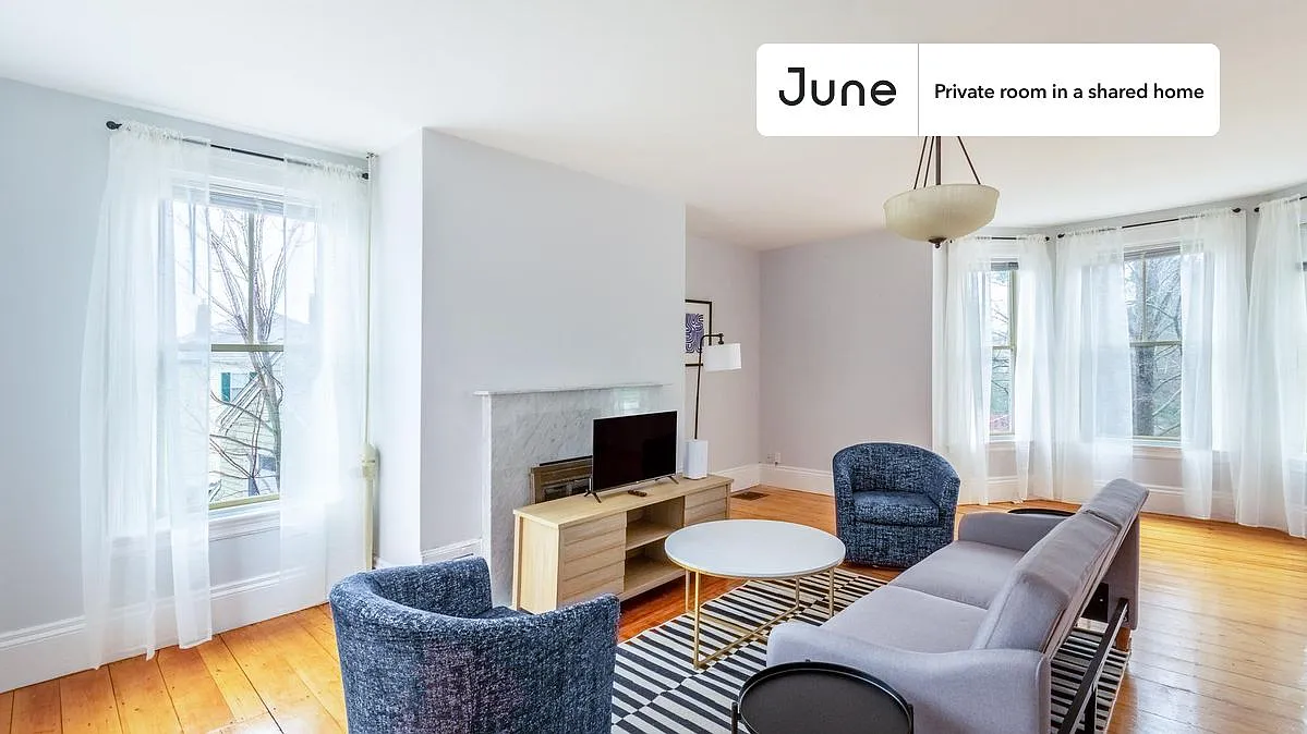Queen bedroom in 5 bed/2.5 bath home in Newton Corner #1463 D — Photo 3