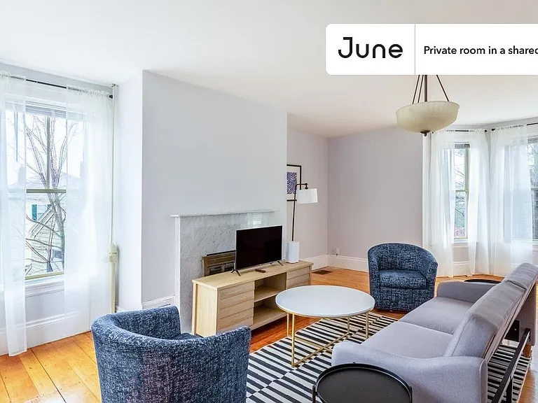 337 Central St #D — Photo 3