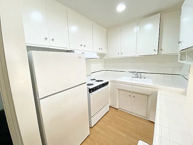 435 S Mariposa Ave — Photo 27