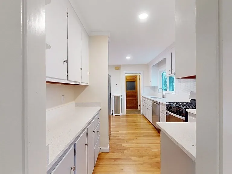 14 Carlton Ter #14 — Photo 7
